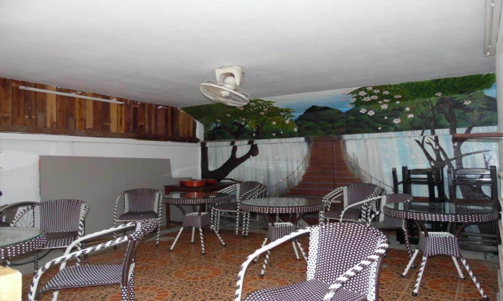 Lpq Backpackers Hostel Luang Prabang Buitenkant foto